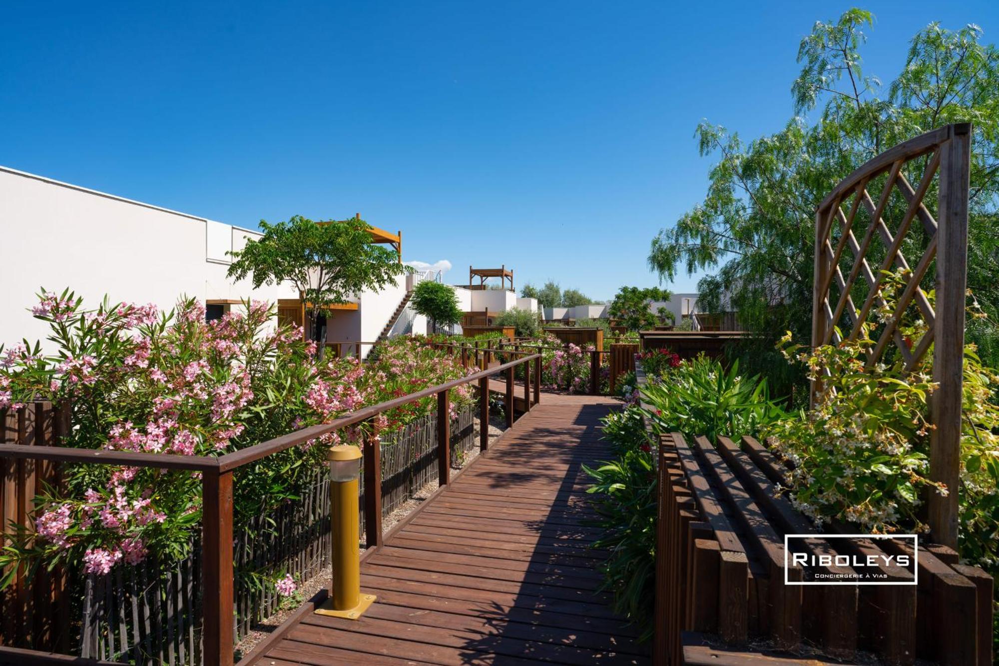 Superbe T3 Climatise Avec Wifi A 400M De La Plage Vias Exterior photo